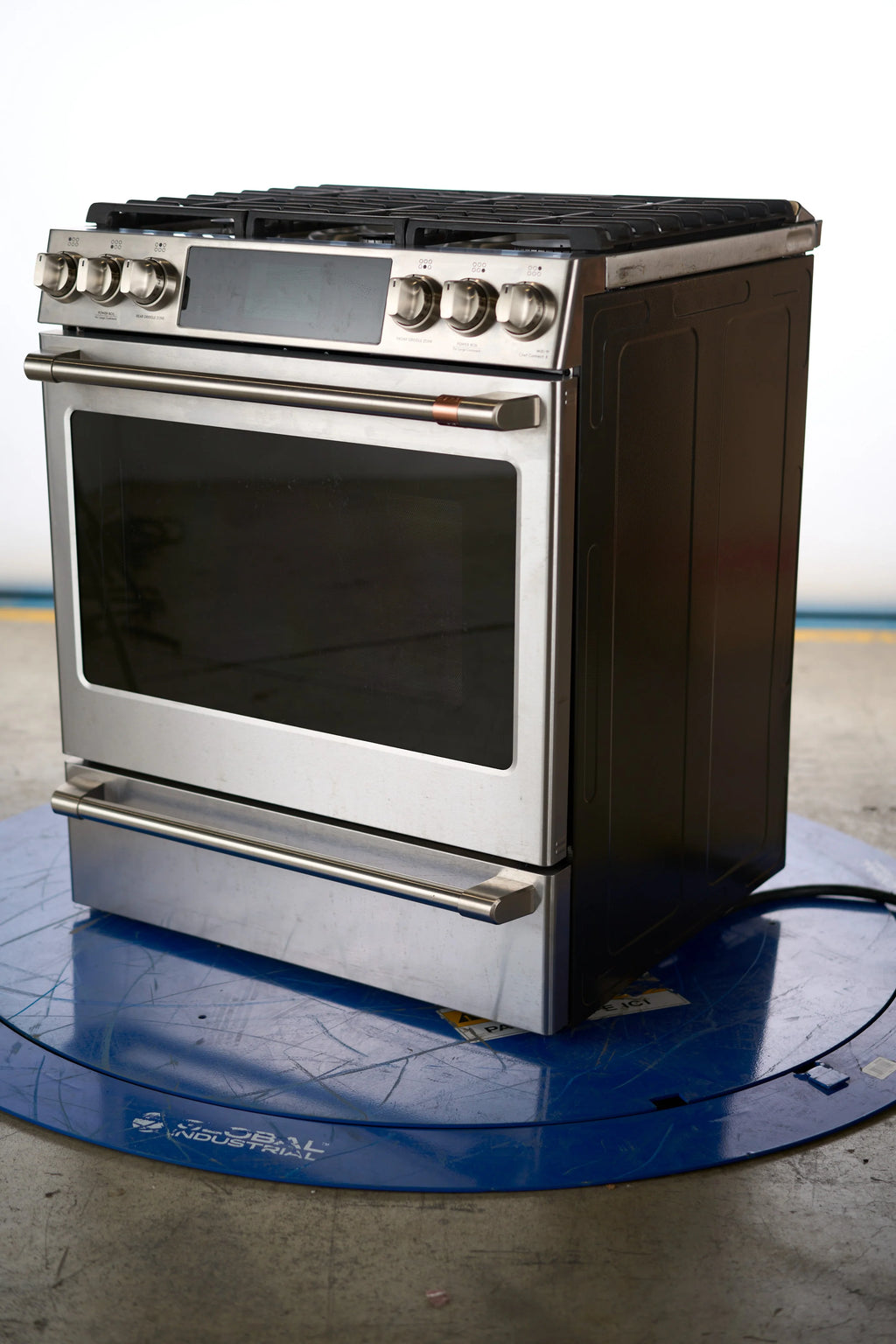 30 IN. 5.7 CU. FT. Slide-In Dual-Fuel Convection Range P504