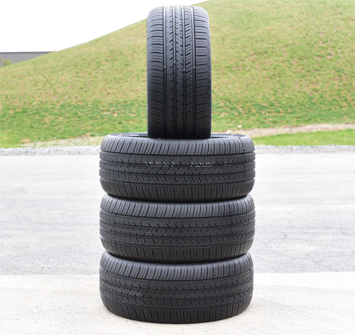 225/35R18 87W XL All Season Performance Tires Set of 4 D809771