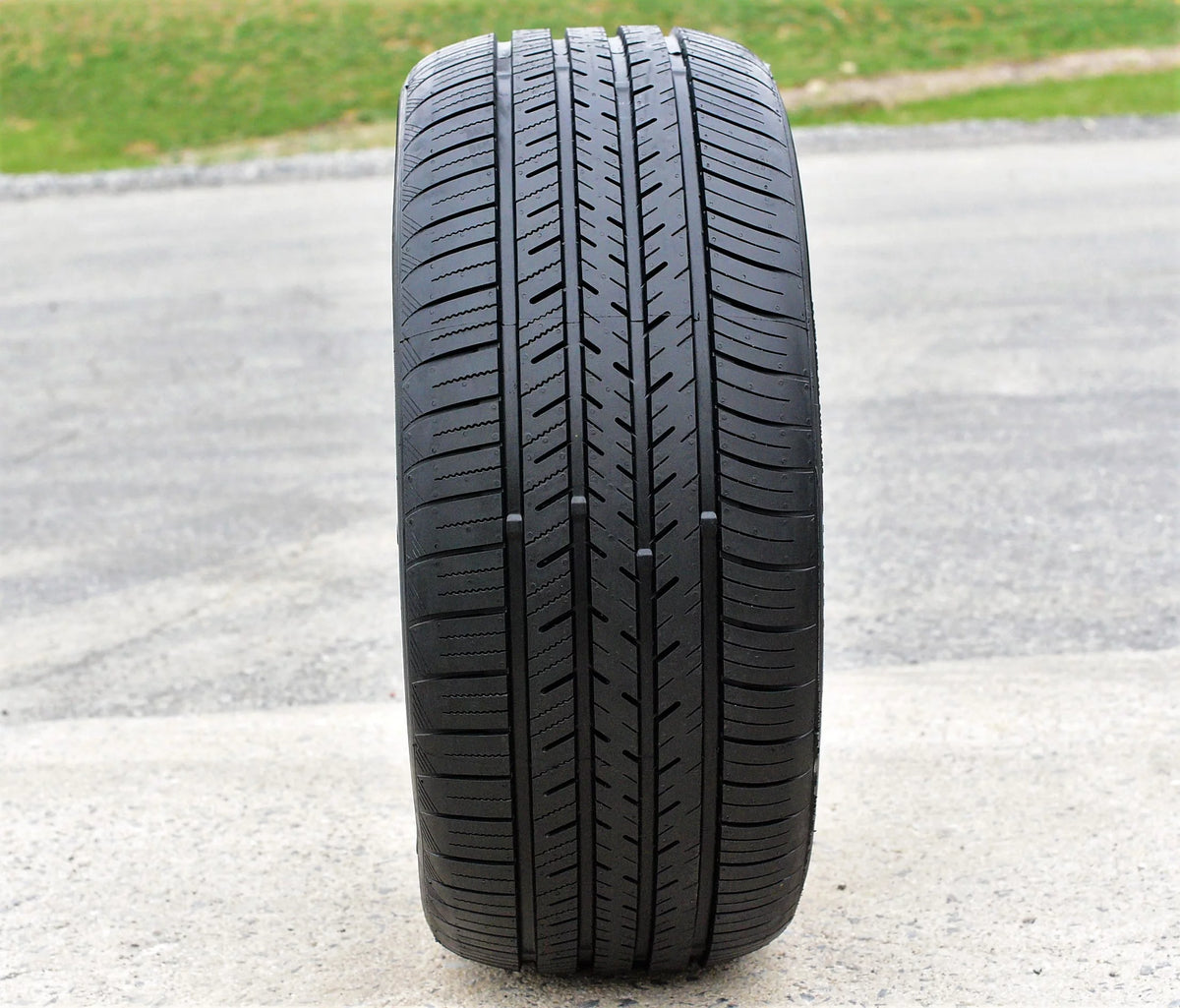 225/35R18 87W XL All Season Performance Tires Set of 4 D809771