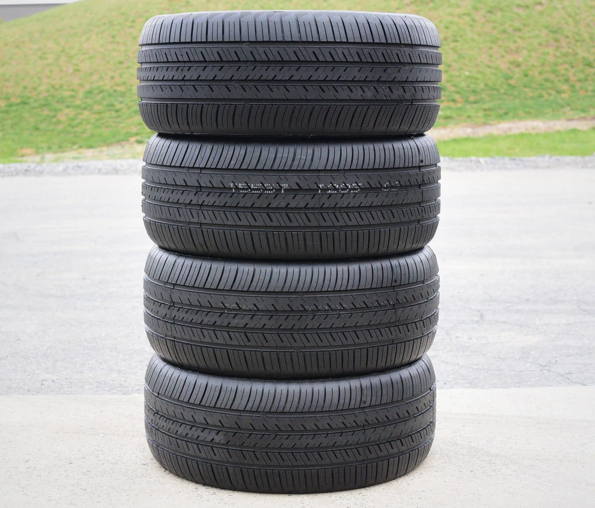 225/35R18 87W XL All Season Performance Tires Set of 4 D809771