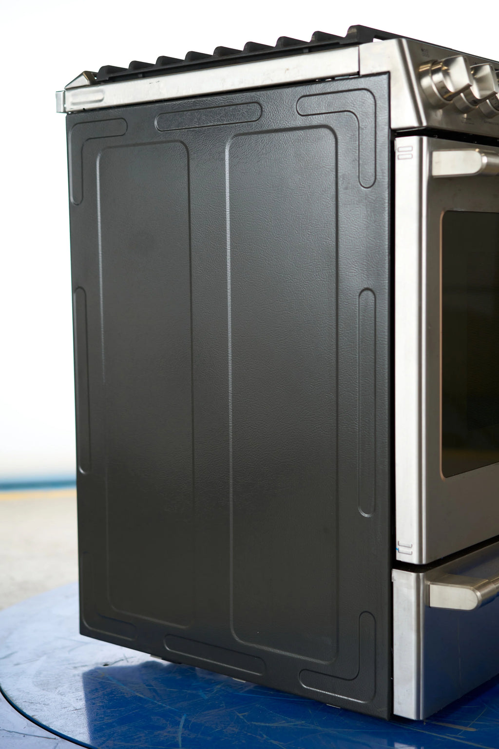 30 IN. 5.7 CU. FT. Slide-In Dual-Fuel Convection Range P504